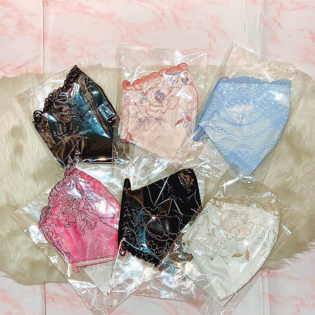 Ravijour札幌4丁目プラザ店のインスタグラム：「人気のレーシーブーケマスクが 本日再入荷致しました✨✨  新カラーも入荷してますので 是非お早めに店頭までお越し下さい❤️  #レーシーブーケマスク #マスク #ravijour #ravijourstaff  #ravijour_official  #ravijoursapporo  #ラヴィジュール」