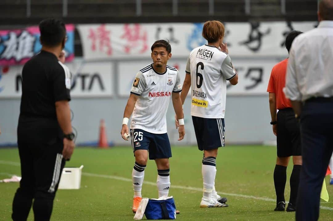 小池龍太さんのインスタグラム写真 - (小池龍太Instagram)「+ 3 points ❤️🤍💙 応援ありがとうございました📣  息子も試合の日は常にこの格好でやる気🙆‍♂️😚  #fmarinos  #すべてはマリノスのために  #トリコロールの絆いまこそ強く  #puma #pumajapan #小池龍太」9月20日 16時51分 - iamryu____k