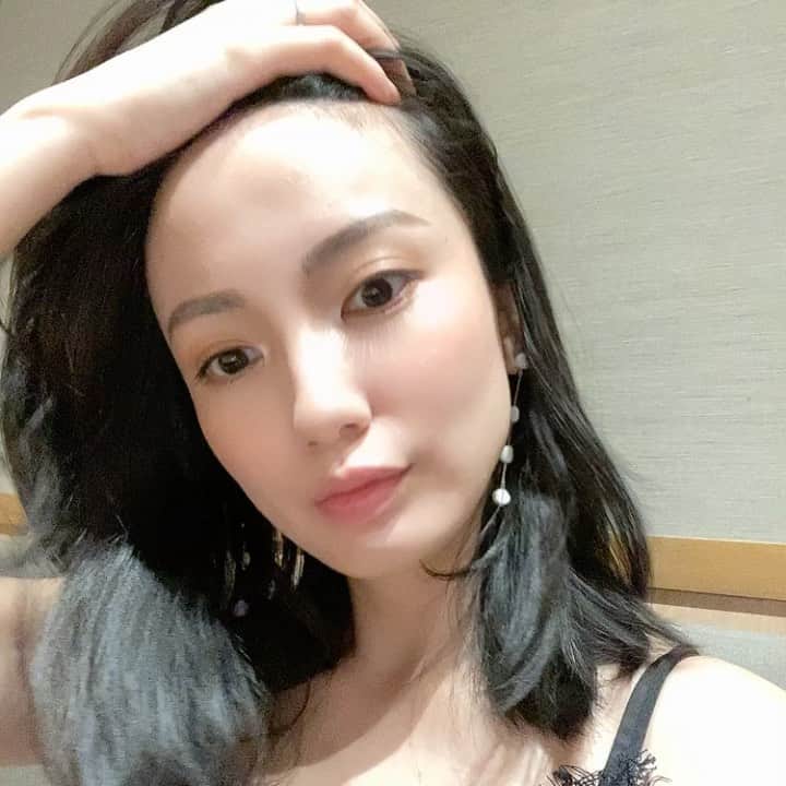 吉田愛璃のインスタグラム：「. . 久々の投稿😧 髪が伸びるのが早すぎる〜😜ってこれさえ1ヶ月以上前だけどw自撮りしなすぎてるw」