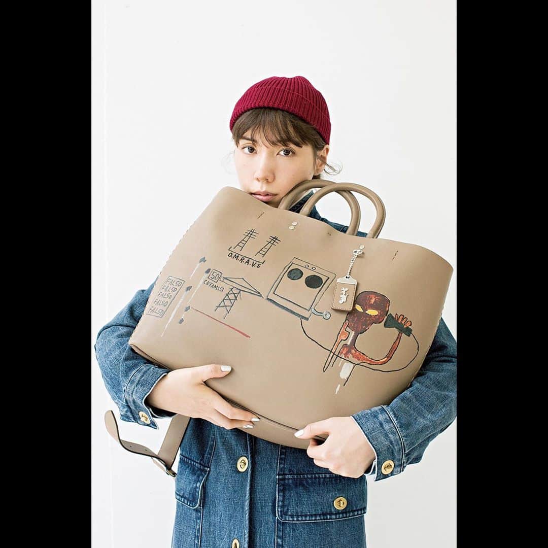 仲里依紗のインスタグラム：「COACH X JEAN-MICHEL BASQUIAT COLLECTION🦖💕  バスキアとっても好きだから 撮影できて嬉しかった😍  是非チェックしてね❤️❤️❤️ #CoachxBasquiat #CoachNY #figarojapon  @Coach @madamefigarojapon」