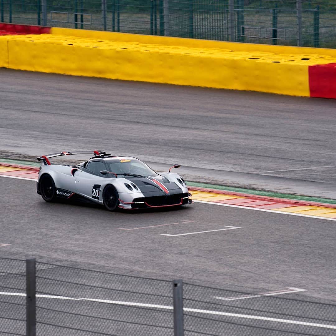 パガーニ・アウトモビリのインスタグラム：「. ✔️ Roadster BC validation⠀ ✔️ SPA Francorchamps⠀ ⠀ Don't miss Roadster BC's fastest lap at @circuit_spa_francorchamps during the last days of its validation testing. Check our IGTV!⠀ ⠀ #pagani #huayra #roadsterbc #record #spa #spafrancorchamps」