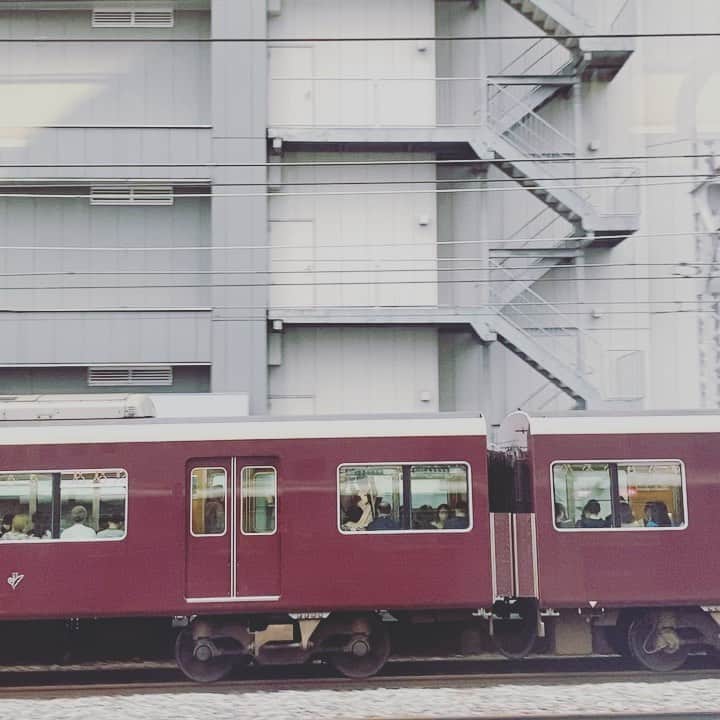 のインスタグラム：「退院したので全く逆のアングルから病院を撮ってみました。  #腰椎椎間板ヘルニア  #退院しました。 #阪急電車」