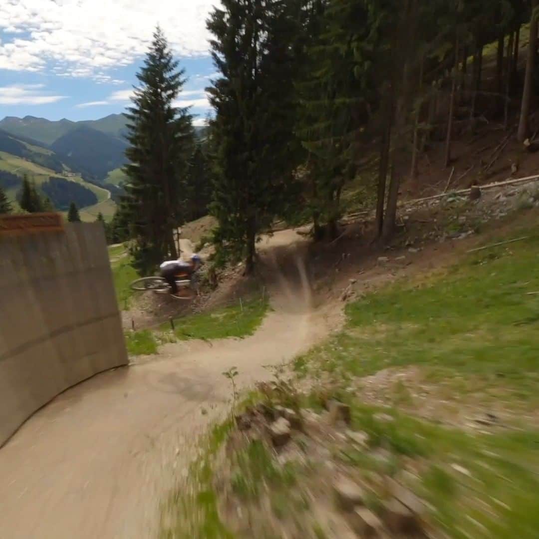 のインスタグラム：「can you hear that?... that's the sound of speed 👂  go on a journey with @valihoell as she takes you on a tour of the mountain bike trails that made her 💪 ~link in bio~   #redbull #givesyouwings #MTB #downhill #fromwhereiride #bike #bikelife」