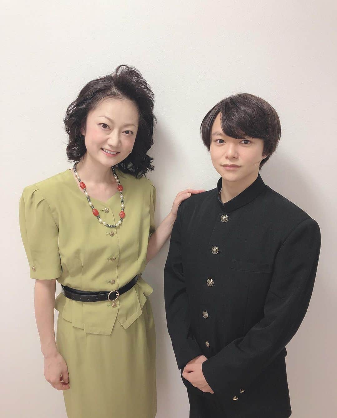 遠山景織子さんのインスタグラム写真 - (遠山景織子Instagram)「『舞台 ぼくらの七日間戦争』本日無事に千穐楽を迎えました㊗️ご観劇くださった皆さま心より御礼申し上げます✨✨✨キャストスタッフさんと共に全力で駆け抜けました🕊✨✨✨ #舞台ぼくらの七日間戦争  #千穐楽  #千穐楽おめでとうございます  #スタンディングオベーション  #感激で涙  #全力で駆け抜けました #ありがとうございました  #昭和#1985年  #柿沼直樹 #志村玲於 くん#息子 #親子  #私の息子  #柿沼奈津子 #遠山景織子」9月20日 17時12分 - kyooko.9.tooyama