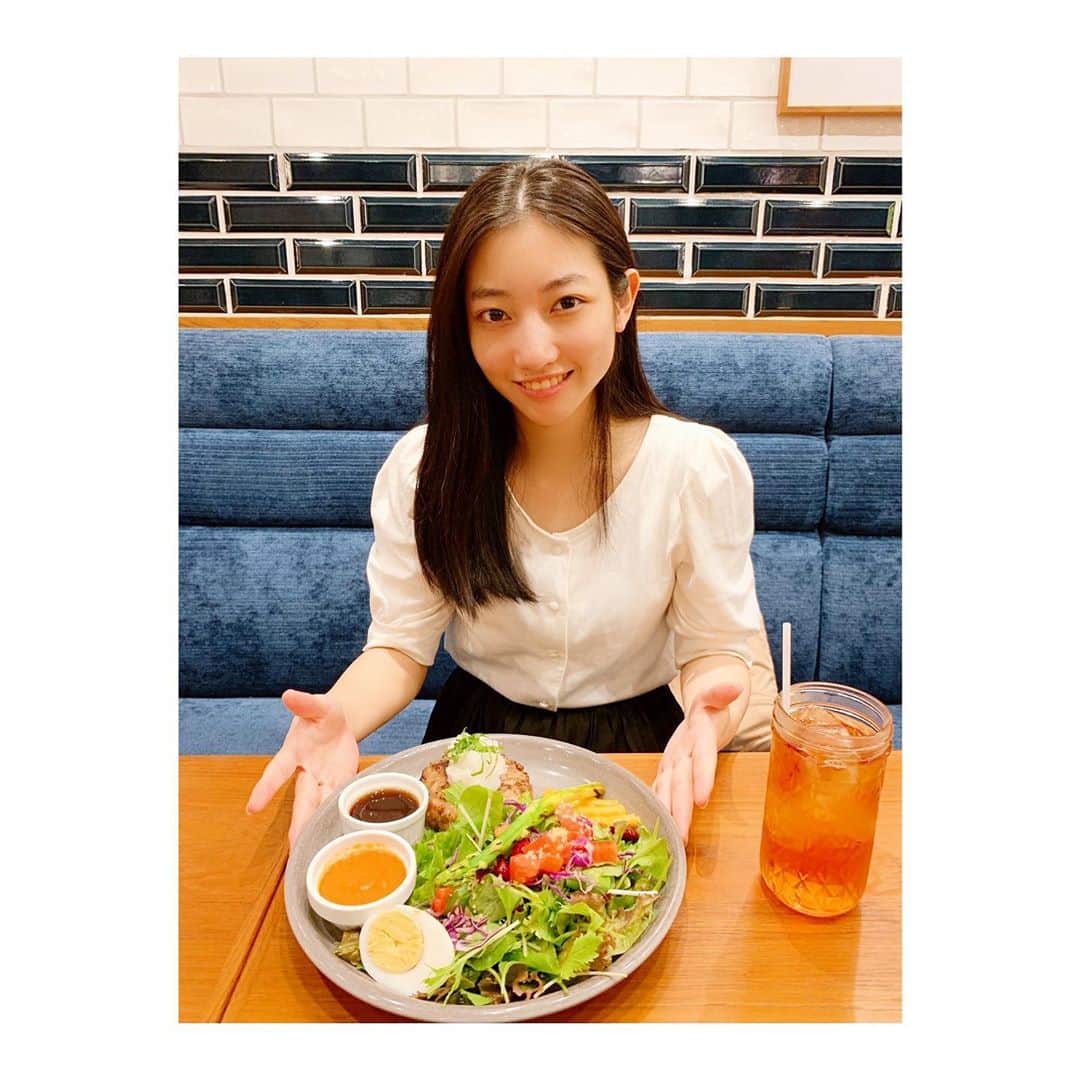 川島鈴遥さんのインスタグラム写真 - (川島鈴遥Instagram)「.﻿ お仕事の後に。﻿ ﻿ ワンプレートでサラダをこんなにたくさん食べられたのは幸せでした~😊」9月20日 17時17分 - ririka_kawashima_official