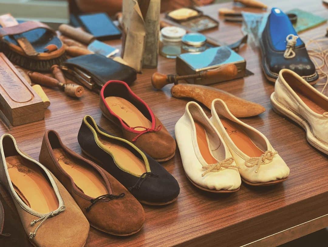 仲美咲さんのインスタグラム写真 - (仲美咲Instagram)「渋谷スクランブルスクエアの12階にある#靴ミュージアム  に行ってきました。 . 日本の靴の歴史はまだゆっても150年なんだなと驚き、、、👞 . 実際に靴を作っている様子なども見れましたよ。👠  #日本の革靴150周年 #japanleather」9月20日 17時19分 - naka_misaki_