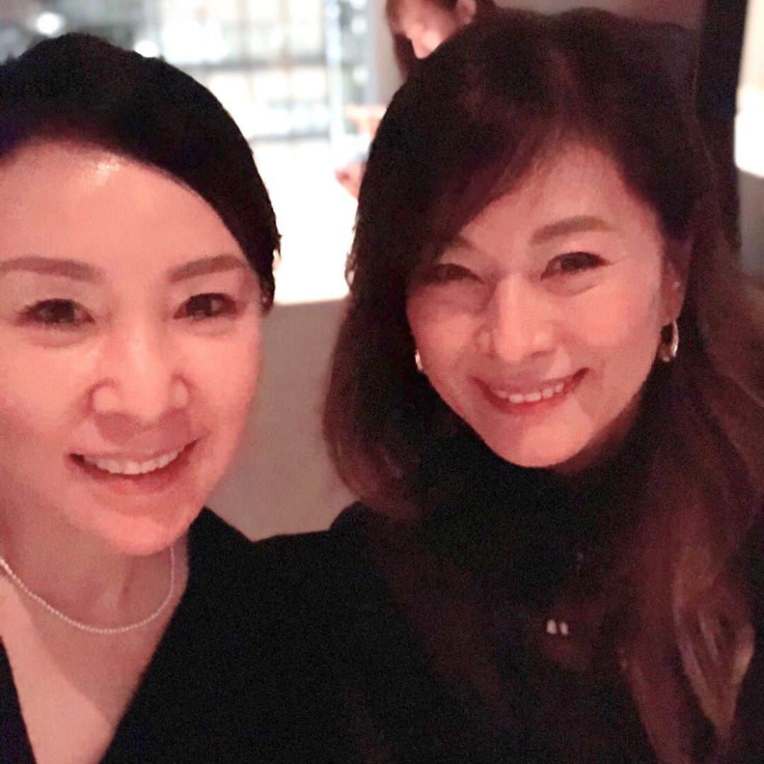 岡まゆみのインスタグラム：「うふふな会…楽しかったなぁぁ❣️美味しいもの食べて楽しいお喋り…大人数はもう少し先…でも…大人ご褒美タイム…ありがとうございました😊💕#永沢幸子さん #大人ご褒美タイム#うふふな会#岡まゆみ#tworoomsgrillbar」