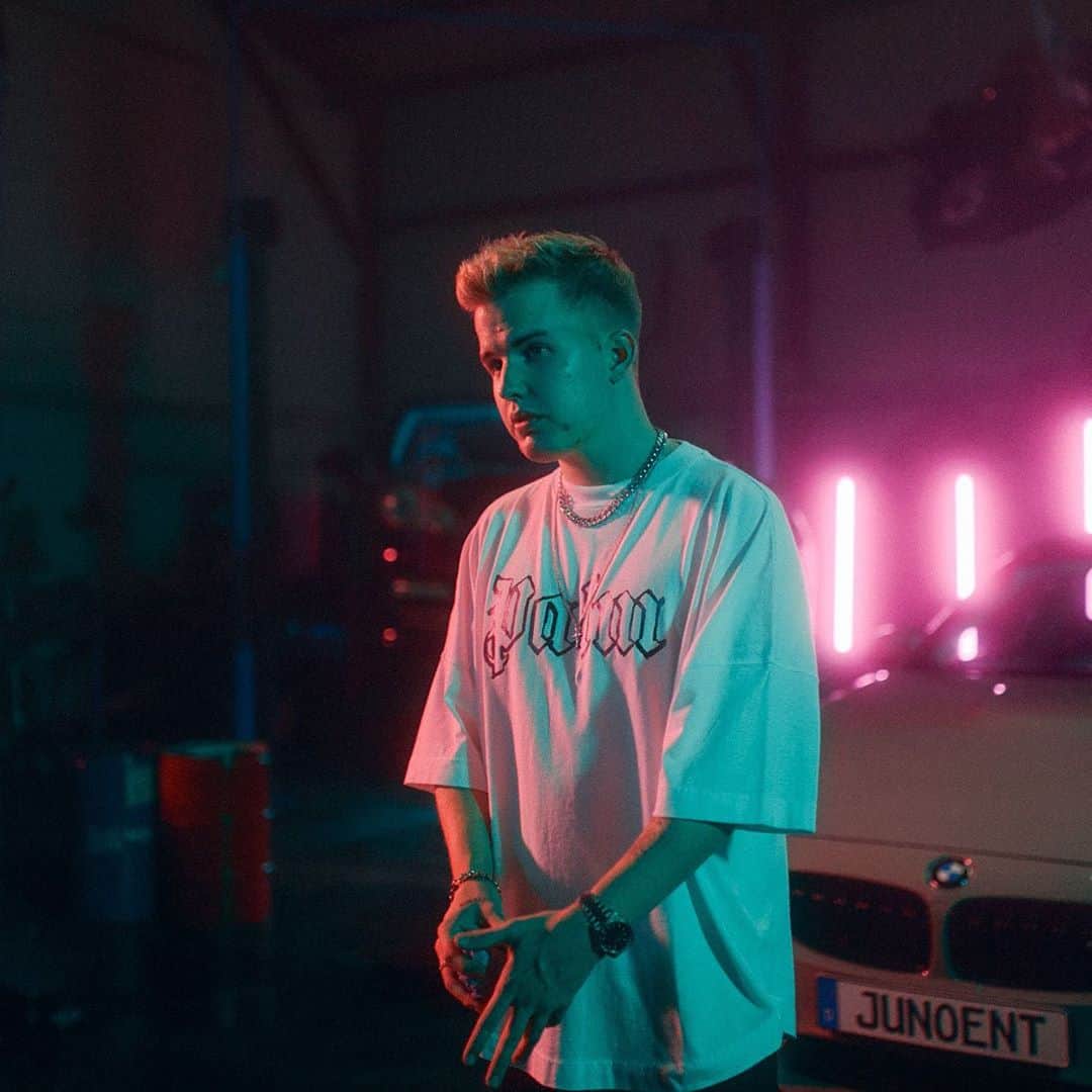 Kayefのインスタグラム：「FREITAG - NEONLIGHTS MIT @nksnmusik」