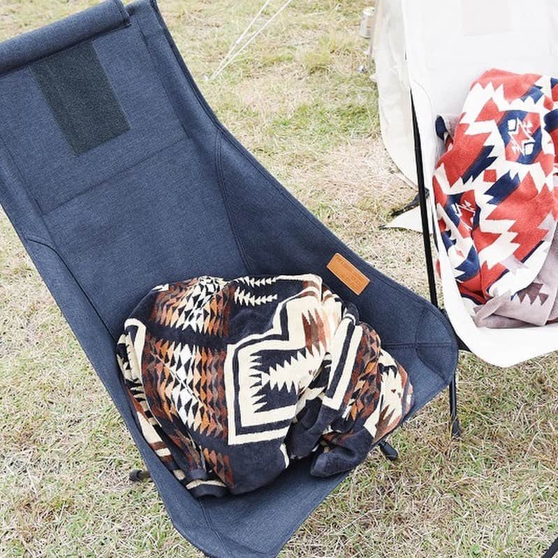 キャンプ情報サイト［ランタン］さんのインスタグラム写真 - (キャンプ情報サイト［ランタン］Instagram)「CAMP SMILE STYLE ／ 機能性とかわいさを求めるなら DODのギアがおすすめ！ ＼ いろんなキャンパーのキャンプスタイルを現地取材と一般キャンパーからの投稿で数多く掲載してます。 . . 詳しくは @lantern.camp webサイトをご覧ください . . #camp #camping #outdoor #travel #trip #lantern_smile #nature #キャンプ #キャンプ用品 #キャンプギア #アウトドア #テント #自然 #旅行 #キャンプ初心者  #キャンプ好きな人と繋がりたい #camper #外遊び #マキノ高原キャンプ場 #グループキャンプ #LANTERN #グルキャン #テントレイアウト #キャンプレイアウト #オシャレキャンプ #DOD #カマボコテント #helinox #ヘリノックスチェア #焚き火」9月20日 18時08分 - lantern.camp
