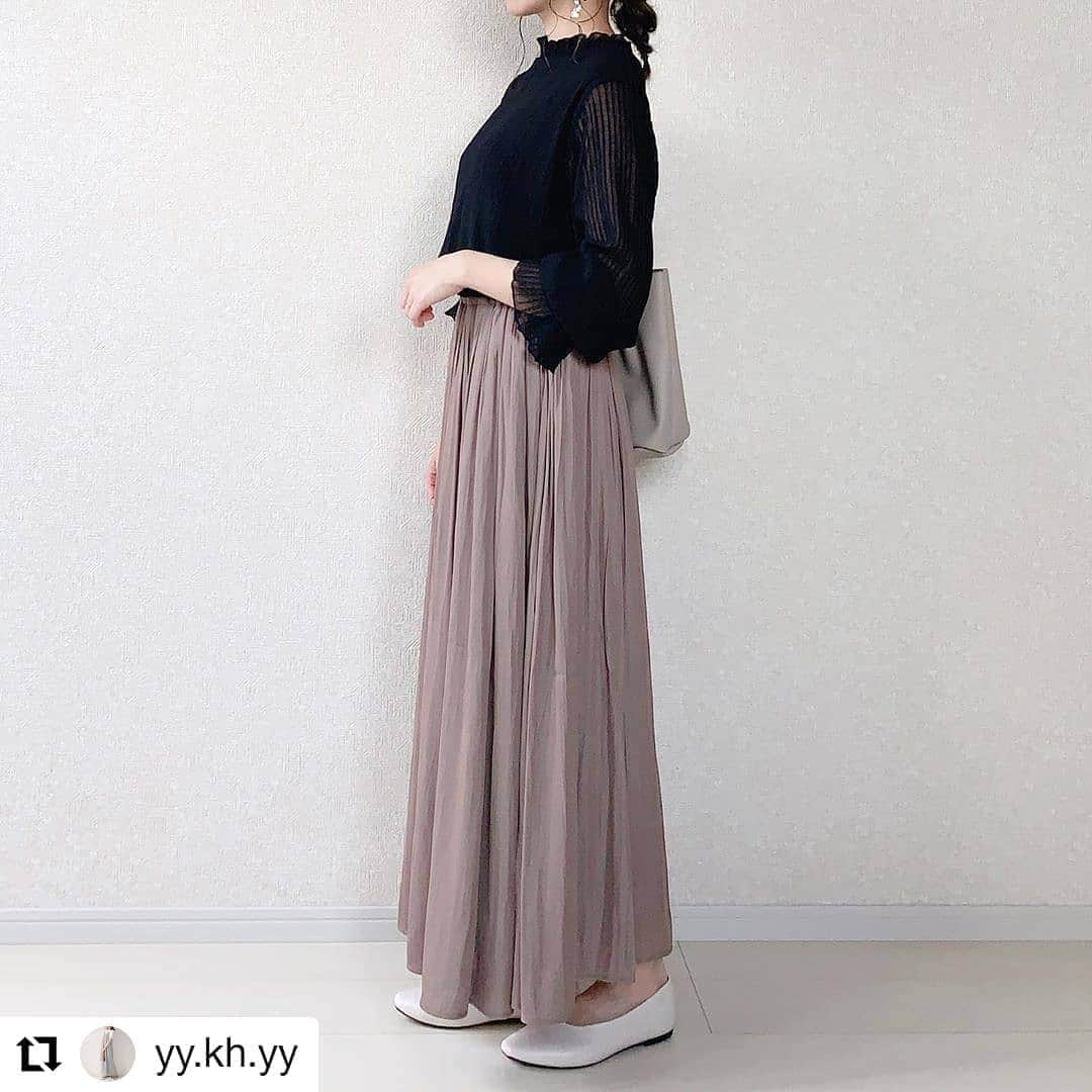 ハニーズ公式さんのインスタグラム写真 - (ハニーズ公式Instagram)「#Repost @yy.kh.yy﻿ • • • • • •﻿ ﻿ @yy.kh.yyさんの投稿です。﻿ 573-23-8352 ⑧モカ﻿ 『ギャザーロングスカート』﻿ で着まわしコーデ♡﻿ 素敵な投稿ありがとうございます。﻿ ﻿ • • • • • •﻿ ﻿ ☺︎﻿ Honeysのギャザースカートを使って﻿ きれいめコーデにしました♡﻿ 色も素材感も合わせやすいので﻿ いろんなコーデに◎﻿ ﻿ #honeys﻿ ﻿ #ギャザーロングスカート﻿ 商品コード : 573-23-8352﻿ ⑧モカ　Sサイズ﻿ ﻿ #ハイネックプルオーバー﻿ 商品コード : 580-11-6394﻿ ②ブラック　Mサイズ﻿ ﻿ ﻿ #スカーフ付トート﻿ 商品コード : 225-121-7136﻿ ⑨ベージュ﻿ ﻿ ﻿ ﻿ #honeys #ハニーズ#pr #ハニマニ﻿  #プチプラ #プチプラコーデ #150cm  #150cmコーデ  #秋コーデ  #低身長#低身長コーデ #低身長ファッション #partegram  #ママコーデ #男の子ママ  #女の子ママ  #3人ママ  #大人ガーリー #秋服#ギャザースカート#ボーダートップス#ベージュ#淡い色コーデ」9月20日 18時14分 - honeysofficial