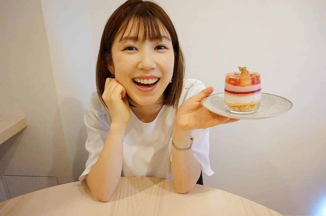 山本紗也加のインスタグラム：「_ 9.19 33歳になりました👏 お祝いのメッセージくれた 皆さん、ありがとうございます!! 以前、お世話になった マネージャーさんが　 33歳だったとき、 「33歳、三三七拍子ですー🙌」と 愉快に言っていたのが、とても印象的だった。 ついに、わたしも 三三七拍子の歳になりました👏 そんな風に愉快に幸せに 33歳も生きていきます✨!! _ #今日は姪っ子が #ケーキを届けてくれたよ #マイバースデー #とても素敵な幕開けになりました #感謝 #全ての出会いにありがとう」