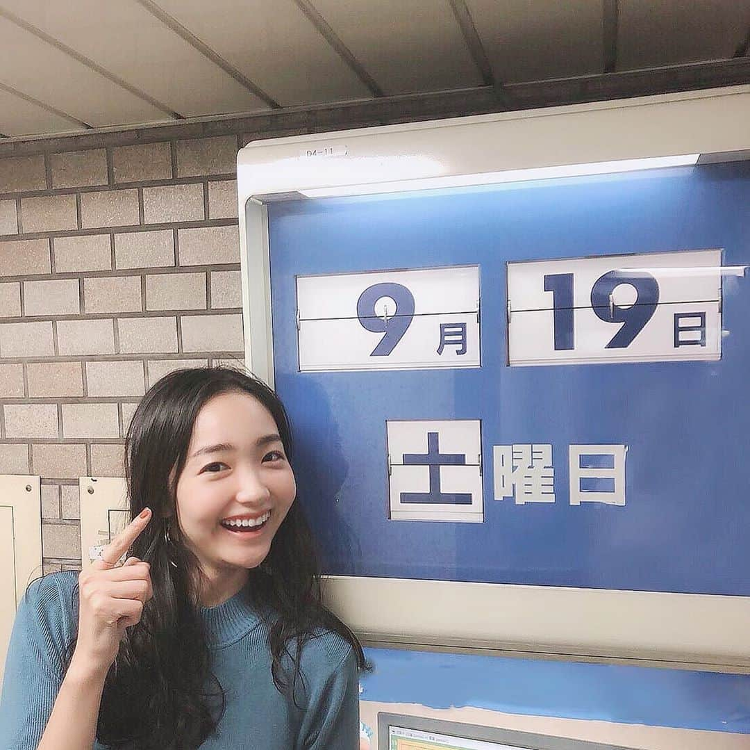 明星あゆみさんのインスタグラム写真 - (明星あゆみInstagram)「🎂🎂🎂 . 25歳になりました！ . 小さい頃に思い描いていた 25歳はすごく大人でしたが 現実はまだまだ大人に なれてなくて焦ってます笑 . 小さい頃人生ゲームが大好きで タレントの職業カードだけ固定給 じゃなくてルーレットでお給料が 変わることにすごく魅力を 感じていてその影響で 将来の夢はタレントでした笑 なんて浅はかな将来の夢！笑 そしてその理由がもっと強烈笑笑 タレントではないけど モデルになってハワイにも行ったよと あの頃の私に言ってあげたい笑 . . . なんだか長くなってしまったー またハワイ行けるように頑張ろっ！ . #9月19日 #25歳になりました  #mybirthday #birthdaygirl」9月20日 18時21分 - ayumi_myojo