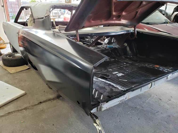 ファンクマスター・フレックスのインスタグラム：「My #1968roadrunner looking better! Hit last pic to see what it’s gonna look like when done! @sixtwelveautoworx grinding! New trunk floor, quarters, wheel wells and roof! @autometaldirect WHATS YOUR FAVORITE MUSCLE CAR?」