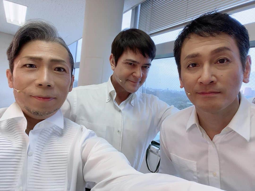火口秀幸のインスタグラム：「ご来場、そして 配信をご覧頂き ありがとうございました。  感謝　 #川平慈英　#平澤智 #BRIDGEOFTHERAINBOW #吉本坂46 #RED #HideboH」