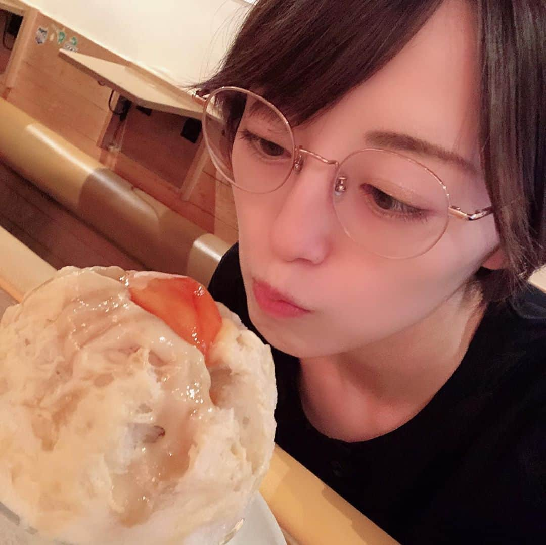 沢井美優さんのインスタグラム写真 - (沢井美優Instagram)「今日も今日とてかき氷🍧✨﻿ 最高の時間を過ごせました✨﻿ かきごーらーさんは良い人ばかり💕﻿ かき氷の素敵なご縁🧡﻿ ﻿ 本日のかき氷は﻿ TKG（たまご・かき・ごおり）！！﻿ 勝手に命名🤤﻿ ﻿ ﻿ #沢井はかき氷でできています ﻿ #沢井はかき氷です #🍧#氷女﻿ ﻿ #awabar #AOのかき氷　さん﻿ ﻿ #かき氷 #かき氷大好き #かきごーらー ﻿ #かき氷部 #かき氷巡り #かき氷マニア﻿ #shavedice #sweets #🍦#love﻿ #かき氷は人を幸せにする﻿ ﻿ #笑顔溢れる毎日を #あなたも #わたしも ﻿ #明日もきっと素敵な一日 ﻿ #秋ですね #🍁 #寒暖差　#🌞 #⛄️﻿ #お気をつけて #健康第一﻿」9月20日 18時39分 - sawai_miyuu