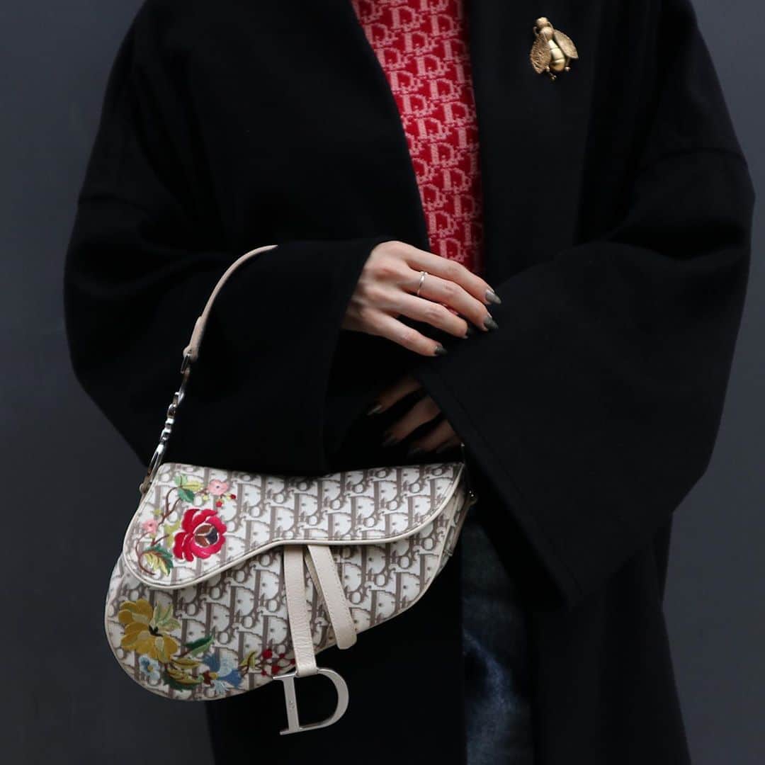 Vintage Brand Boutique AMOREさんのインスタグラム写真 - (Vintage Brand Boutique AMOREInstagram)「Christian Dior trotter saddle bag  Online search on AO28959.   ✨Galliano at Dior Pop-up Store at AMORE Gentleman✨  Free Shipping Worldwide✈️ ≫ ≫ ≫✉️ info@amorevintagetokyo.com  #johngalianoatdior #ヴィンテージ #ディオール #ヴィンテージディオール #ヴィンテージブランドブティック #アモーレ #アモーレトーキョー #表参道 #青山 #東京 #christiandior #johngalliano #vintage #vintagedior #amoretokyo  #amorevintage #vintageshop #amoregentlman #アモーレジェントルマン #popupstore」9月20日 18時49分 - amore_tokyo