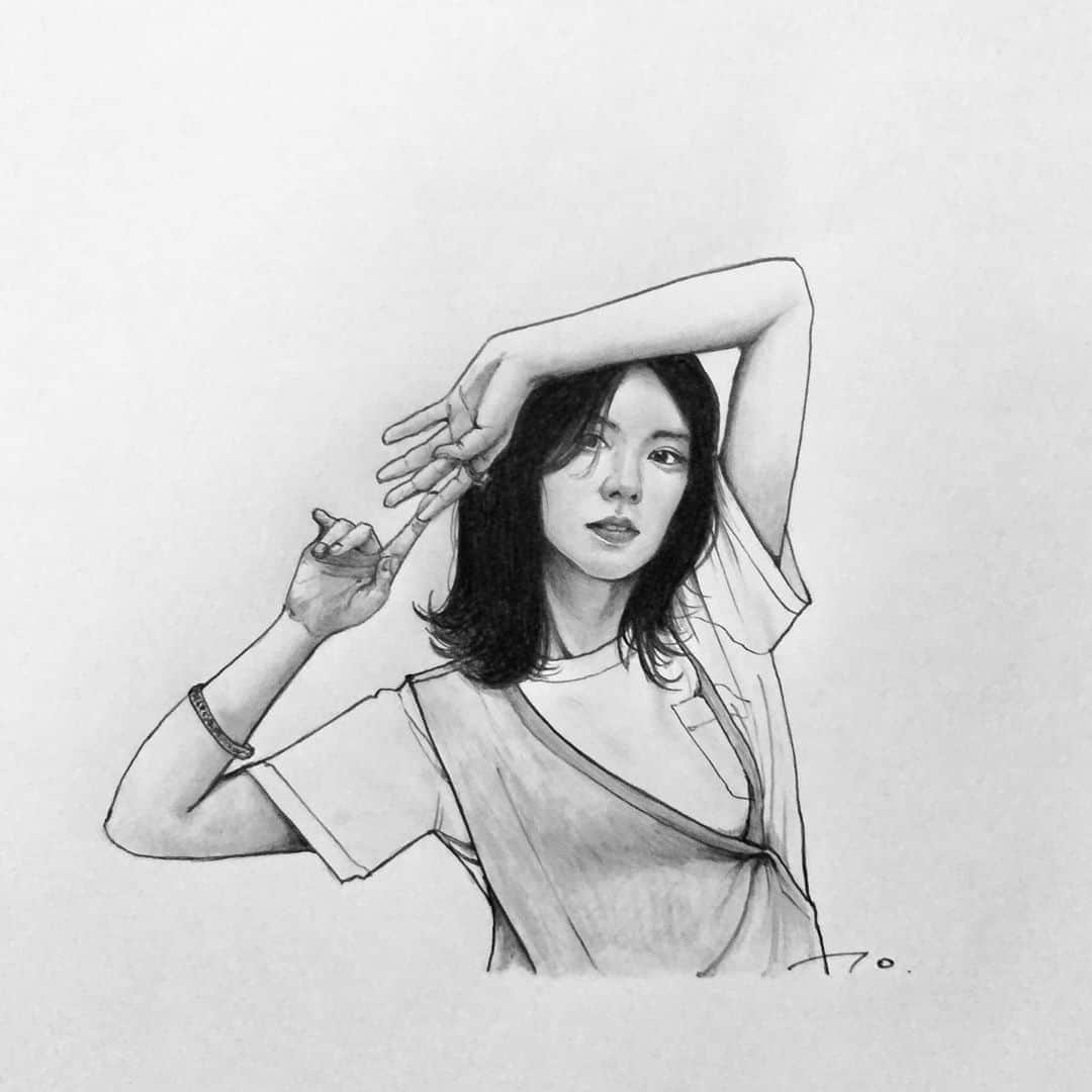 逢坂庵さんのインスタグラム写真 - (逢坂庵Instagram)「sketch0921 ・ ・ #pencilart #portraitsketch #monochrome #illustration #illustagram #artwork #actress #model #watanabesaori #saoriwatanabe #鉛筆画 #人物画 #イラスト #イラストグラム #モノクロイラスト #素描 #美人画 #女優 #渡辺早織」9月20日 18時53分 - ohzaka_an