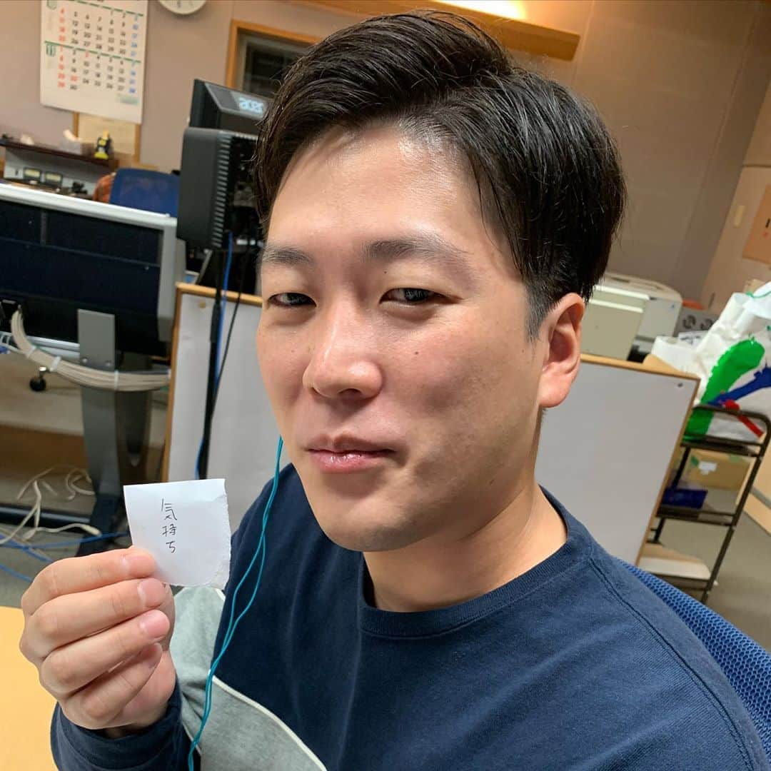 皆川勇気のインスタグラム：「少し早いですが、誕生日プレゼントにささやかな気持ちをくれました😌」