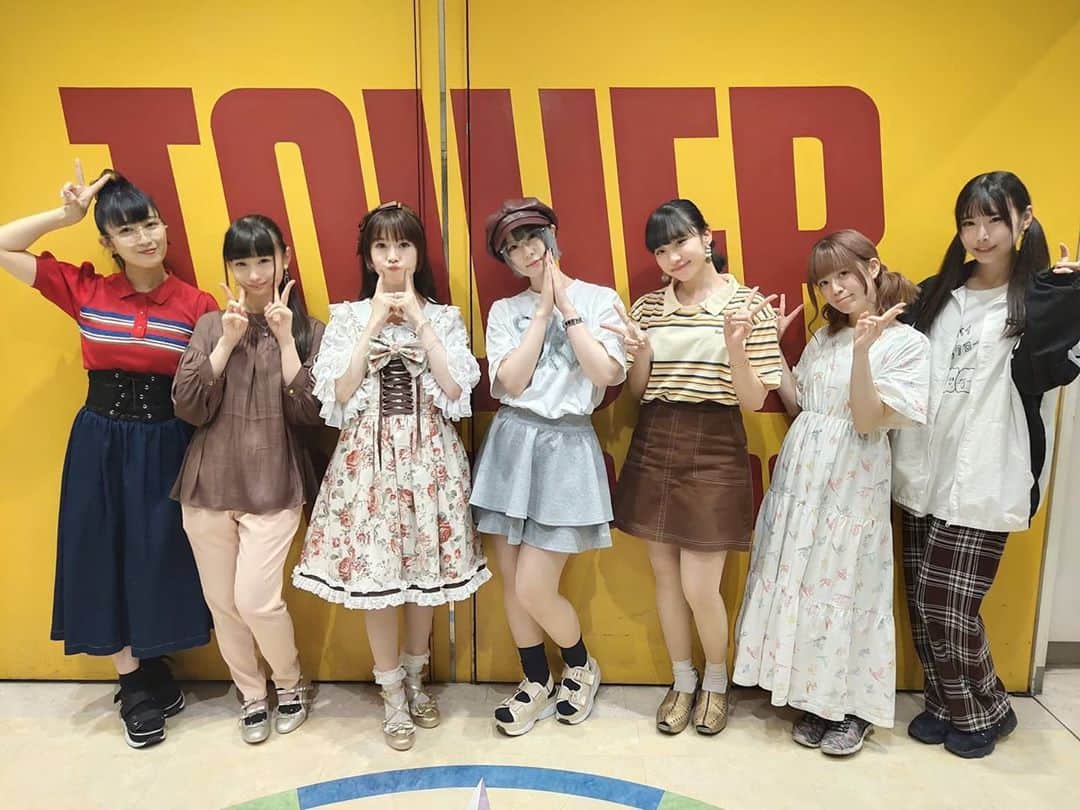 椎原えみのインスタグラム：「2020.09.20.Sunday . . .  タワーレコード梅田大阪マルビル店に お邪魔してきました！ ありがとうございます！ パネル展見てね！ . . . #民族ハッピー組  #椎原えみ #HappyInTheDark #タワーレコード梅田大阪マルビル店 #ロングヘア  #model  #cute 美脚女子 #美脚 #followｍe #脚フェチ #足フェチの皆様お待たせしました  #足フェチ  #モデル #アイドル  #あしすたぐらむ #あしたすたぐらまー #脚フェチの皆様お待たせしました #legs #水泳 #美脚 #美脚女子 #beautifullegs #japaneseidol #japanesegirl #えみあし #beautiful #高身長女子 #photomodel #photography #Japan #girl」