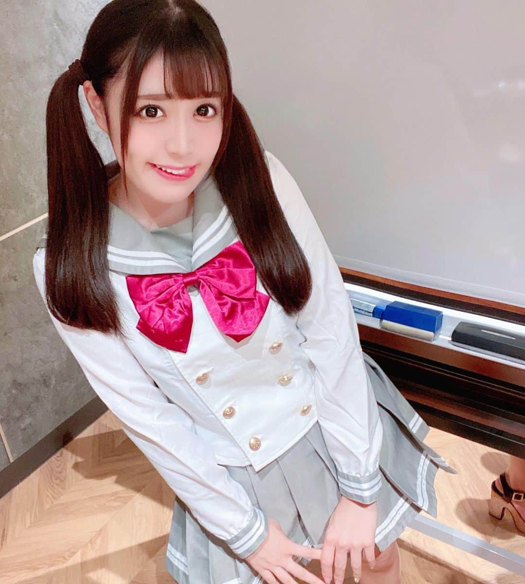 木咲りんのインスタグラム：「* ⋆﻿  にっこにっこに〜！🤟🏻🤟🏻な制服です💓 サンシャイン詳しくなりたい...😢 ⋆ ⋆﻿  * #idol#cosplay#cosplaygirl#japaneseidol#japanesegirl#asiangirls#asianbeauty#アイドル#ハニスパ #ハニースパイス#ラブライブ#ロリ#ロリコン#jkブランド#JK#制服女子#女子高生#コスプレ#コスプレイヤー#ラブライブサンシャイン#ぺろぺろ#ラブライブコスプレ#秋葉原#制服誘惑#ツインテール#セーラー服#ツインテール#りんぐらむ#맛스타그램#인스타푸드」