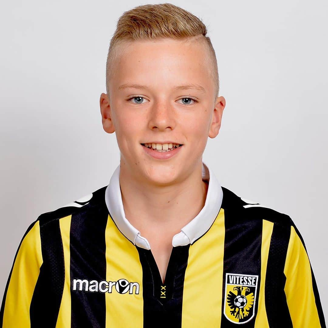 フィテッセさんのインスタグラム写真 - (フィテッセInstagram)「Een droom die uitkomt 💭  Debuut voor @daanh__10 na zeven jaar in de Vitesse Voetbal Academie 💛🖤  #Vitesse #vitspa」9月20日 19時15分 - mijnvitesse