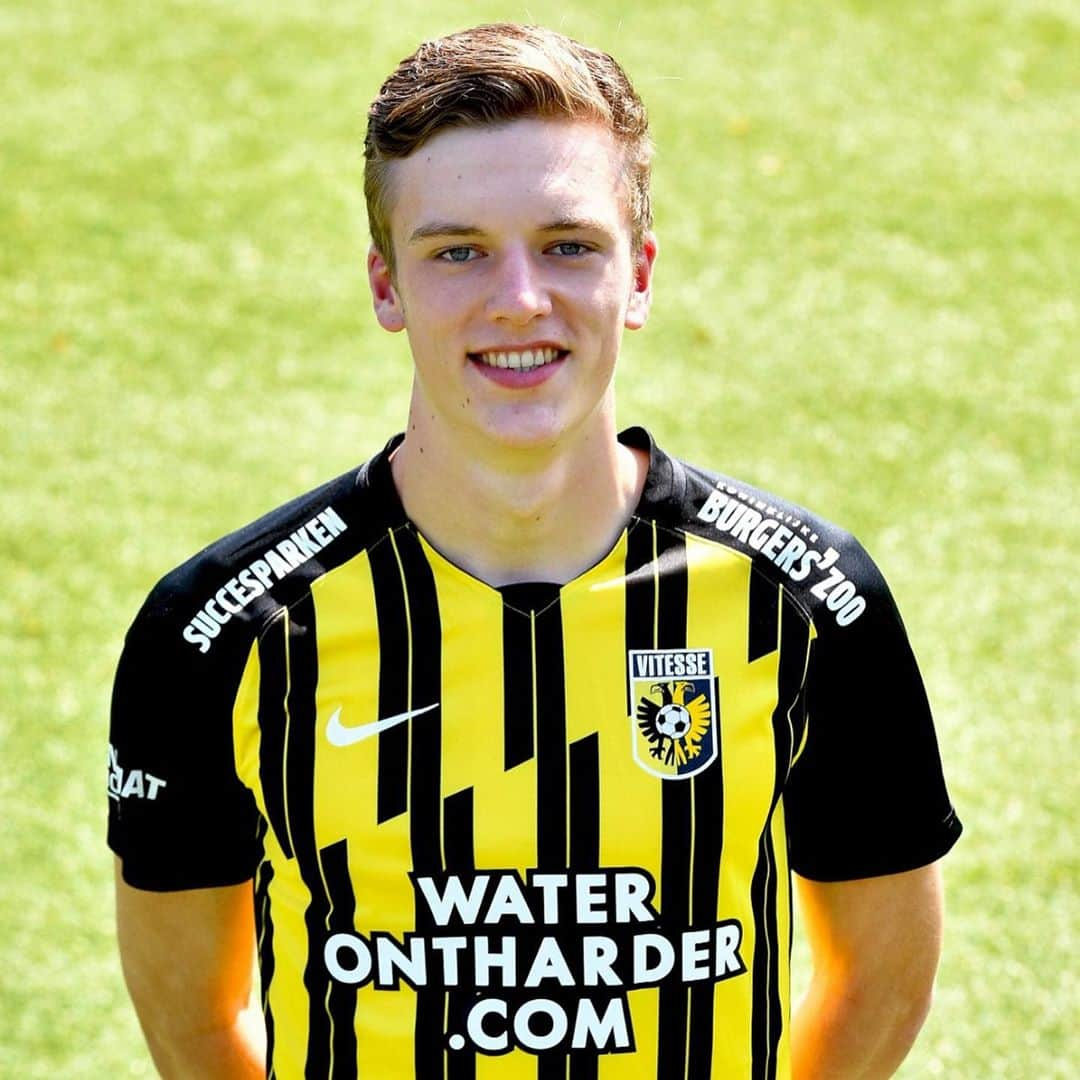 フィテッセさんのインスタグラム写真 - (フィテッセInstagram)「Een droom die uitkomt 💭  Debuut voor @daanh__10 na zeven jaar in de Vitesse Voetbal Academie 💛🖤  #Vitesse #vitspa」9月20日 19時15分 - mijnvitesse