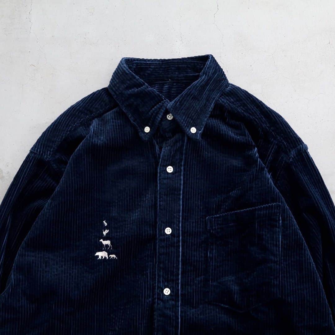 のインスタグラム：「_ MOUNTAIN RESEARCH / マウンテンリサーチ "BIG B.D." ¥24,200- _ 〈online store / @digital_mountain〉 https://www.digital-mountain.net/shopdetail/000000012382/ _ 【オンラインストア#DigitalMountain へのご注文】 *24時間受付 *15時までのご注文で即日発送 * 1万円以上ご購入で送料無料 tel：084-973-8204 _ We can send your order overseas. Accepted payment method is by PayPal or credit card only. (AMEX is not accepted)  Ordering procedure details can be found here. >>http://www.digital-mountain.net/html/page56.html  _ 本店：#WonderMountain  blog>> http://wm.digital-mountain.info _ #MOUNTAINRESEARCH #マウンテンリサーチ _  JR 「#福山駅」より徒歩10分 #ワンダーマウンテン #japan #hiroshima #福山 #福山市 #尾道 #倉敷 #鞆の浦 近く _ 系列店：@hacbywondermountain _」