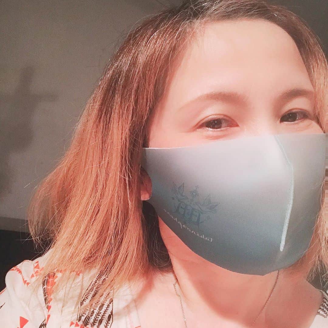 新居昭乃のインスタグラム：「アキノマスク！　  今月９月２７日の生配信ライブ「旅のスフィア」グッズ☆」