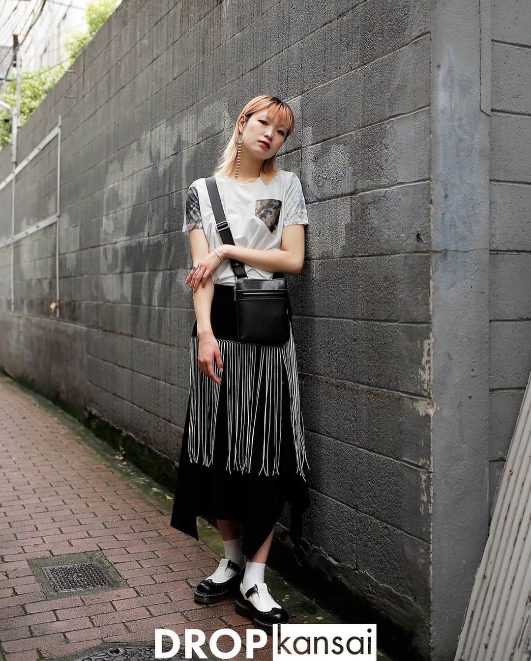 Droptokyoさんのインスタグラム写真 - (DroptokyoInstagram)「KANSAI STREET STYLES @drop_kansai  #streetstyle#droptokyo#kansai#osaka#japan#streetscene#streetfashion#streetwear#streetculture#fashion#関西#大阪#ストリートファッション#fashion#コーディネート#tokyofashion#japanfashion Photography: @abeasamidesu」9月20日 19時34分 - drop_tokyo