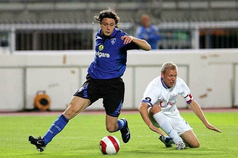 エンポリFCさんのインスタグラム写真 - (エンポリFCInstagram)「#OnThisDay 📸📸📸  20 settembre 2007, l’appuntamento con la storia, la prima gara europea dello storia azzurra con la formazione di Cagni in campo per il primo turno di Coppa Uefa contro gli svizzeri dello Zurigo. Le bandierine a colorare la Maratona, il vantaggio di Piccolo per il primo gol europeo dell’Empoli; il raddoppio su calcio di rigore di Antonini prima della rete elvetica per un'altra indimenticabile gran sera azzurra」9月20日 19時44分 - empoli_fc_official