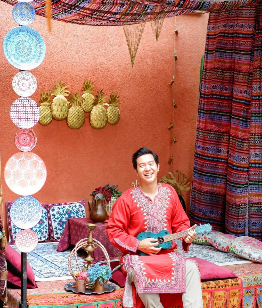 アイス・サランユーのインスタグラム：「ถึง Morocco แล้วYeah!Yeah!!🐪🐫 ตะแรก เมื่อ พค ที่ผ่านมา มี Plan  จะไป Morocco วางแผนเดินทาง  จองตั๋วจองที่พัก ตั้งแต่ต้นปี  ที่สุด ไม่ได้ไป  ชุดนี้ ซื่อไว้ตั้งแต่ตอนไป Egypt  กะไปใส่ Morocco  ได้ใส่แล้ว ที่ กทม อิอิ  @sanit_official #เที่ยวทั่วไทยกับไอซ์ศรัณยู」