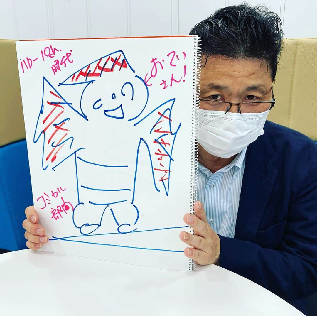 牧野誠三さんのインスタグラム写真 - (牧野誠三Instagram)「ytvアナウンサー陣も  #鳥人間 のイラストに挑戦！ 牧野もチャレンジ！1980年代に行われた「コミカル部門」について思い出語りました。 入社一年目？宣伝番組「Hello10ch」で一緒に出演していた若宮てい子さん。当時行われていた「コミカル部門」に参加して、バニーちゃん姿に羽根をつけて舞い降りました。楽しい思い出。  #ytvアナウンサー #読売テレビ #鳥人間 #牧野誠三 前夜は、航空会社の今で言うCAさんも押しかけ、バーベキュー。楽しい思い出です。 取材もいいでしょう⁈  出品した絵心は、疑問の声。幼稚園以下(本人談) 9/26(土)13:30～14:55 「Iwataniスペシャル  鳥人間コンテスト2020 特別編 ～新たな挑戦～」 #読売テレビ 系で放送です。 #鳥人間コンテスト @ytvbirdman」9月20日 19時41分 - makino_seizo_freeter