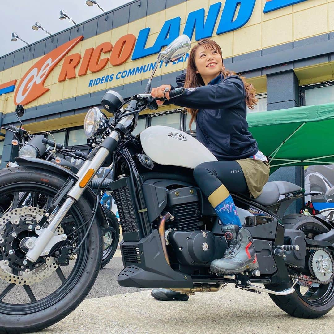 木村亜美さんのインスタグラム写真 - (木村亜美Instagram)「日本上陸して間もない 🇪🇸スペインのモーターサイクルブランド 🏍『#Leonart (#レオンアート)』❣️この立派な車体でなんと #原付二種 です✨Σ(･ω･ﾉ)ﾉ!! 近く、YouTubeあみTVでインプレ撮影予定😉🧡 動画公開を、お楽しみに！  #パイルダー125 #トラッカー  . . #木村亜美 #leonartpilder125 #leonartpilder #pilder #leonarttracker #leonarttracker #レオンアートパイルダー125 #レオンアートトラッカー #原付二種ツーリング #原付二種の旅 #原付二種が熱い」9月20日 19時41分 - ami_kimura0327