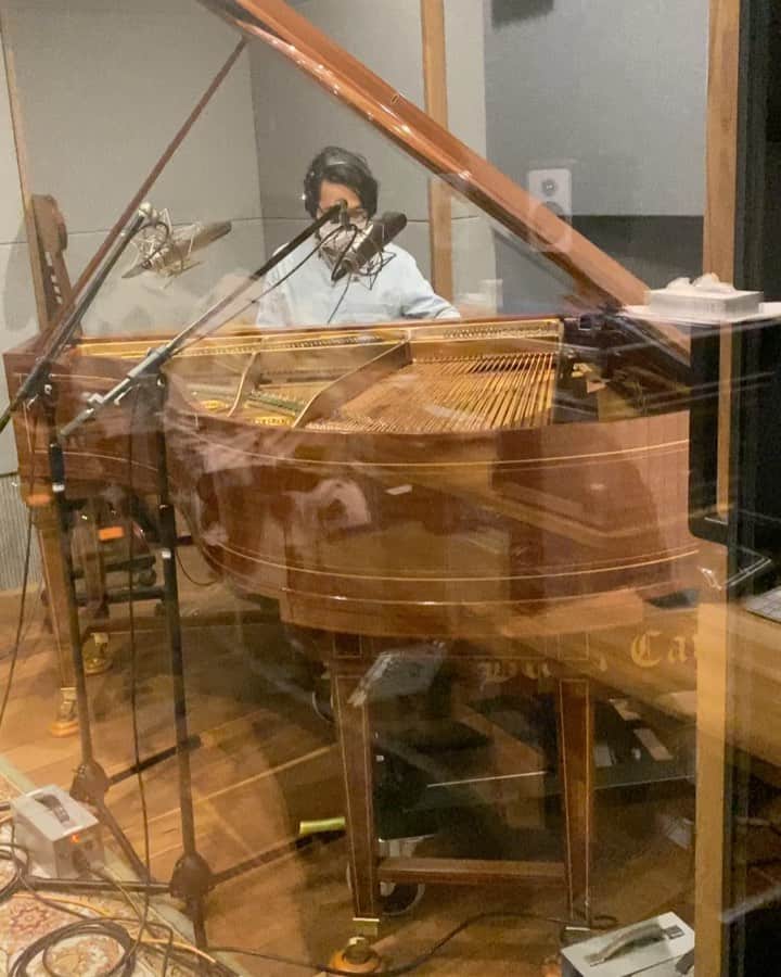 エミ・マイヤーのインスタグラム：「Back to work safely 😷 Cinematic music is where I’m at right now 💯 映画音楽専門になりたいな〜🍿」