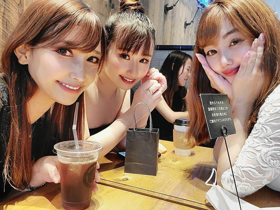 のインスタグラム：「昨日は久しぶりに、本当に久しぶりで念願の2人に会う事が出来ました😊💕✨﻿ ﻿ 空気が常に動いている感じ。﻿ ずーっとお話しして笑ってロケットの速さで時間が過ぎていく🚀﻿ ﻿ とってもとっても楽しかったな〜💕﻿ So cuteなもえみちゃん、いつも予約ありがとう！﻿ 久美ちゃんは今回も美しかった！﻿ たっぷり幸せな時間でした❤️﻿ ﻿ #ebisufoodhall  #팔로우 #팔로우미 #소통 #팔로우환영 #写真好きな人と繋がりたい #tagsforlikes #followme #instalike #cafestagram #fashion  #photo #likeforlikes  #photooftheday #instagood #igers #좋아요  #coodinate #fashiongram #follow #friends #girls #cafe #self #love #cute #model #instagram #sweet #awesome」