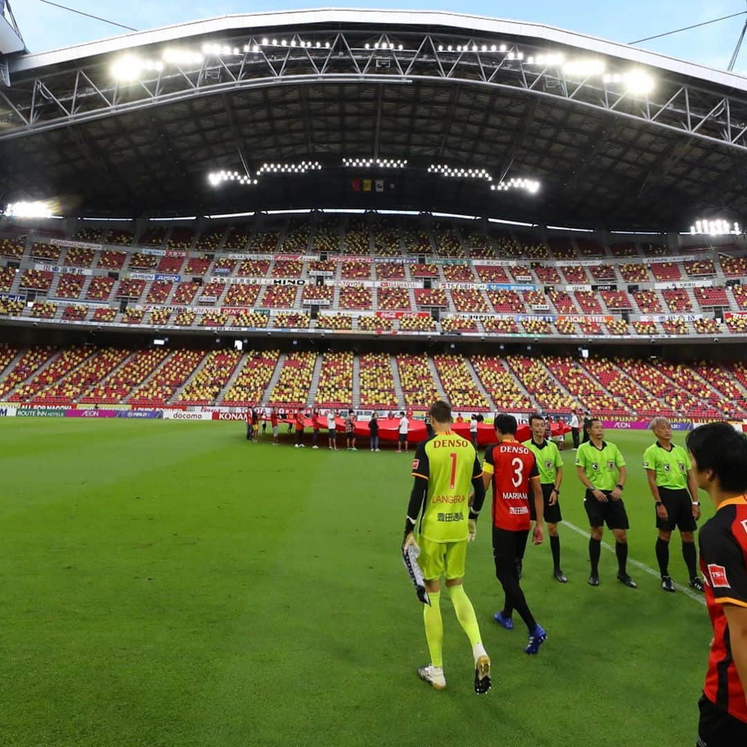 ミチェル・ランゲラクさんのインスタグラム写真 - (ミチェル・ランゲラクInstagram)「Another important 3 points and a strong team performance! Thankful to also have so many of our fans back into the stadium 👏🏼 Onto the next one... 🙌🏼」9月20日 19時53分 - mitchlangerak