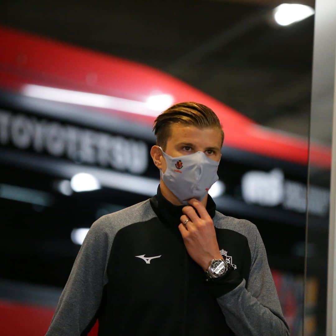 ミチェル・ランゲラクさんのインスタグラム写真 - (ミチェル・ランゲラクInstagram)「Another important 3 points and a strong team performance! Thankful to also have so many of our fans back into the stadium 👏🏼 Onto the next one... 🙌🏼」9月20日 19時53分 - mitchlangerak