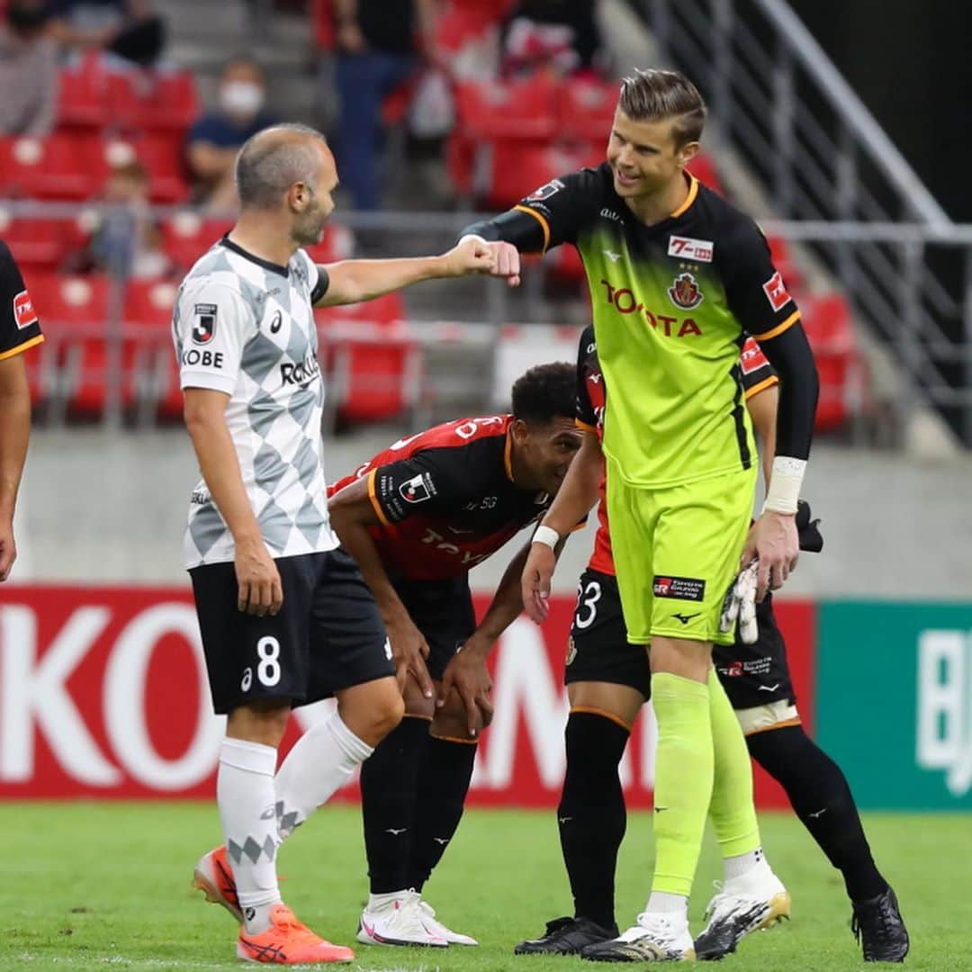 ミチェル・ランゲラクのインスタグラム：「Another important 3 points and a strong team performance! Thankful to also have so many of our fans back into the stadium 👏🏼 Onto the next one... 🙌🏼」