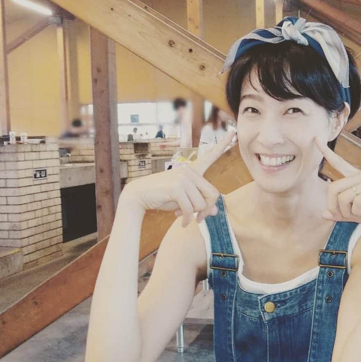 三枝亜紀さんのインスタグラム写真 - (三枝亜紀Instagram)「. . . 今日は、家族でBBQ！ .  . サイコーでーーーす♥♥♥ . . . #bbq #相模湖プレジャーフォレスト」9月20日 20時01分 - aki.model.rusie