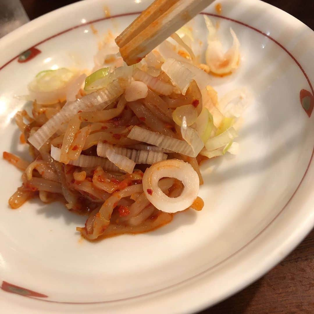 後藤真希さんのインスタグラム写真 - (後藤真希Instagram)「帰りに麻布ラーメン。 久々に食べたな…ラーメンよりも辛いもやしがLOVEなのは秘密。  #仕事終わりの一杯 #懐かしい #辛いの大好き #もうお腹はちきれそう #もやしの細さに憧れる #もやしになりたい（ムリ」9月20日 19時54分 - goto_maki923