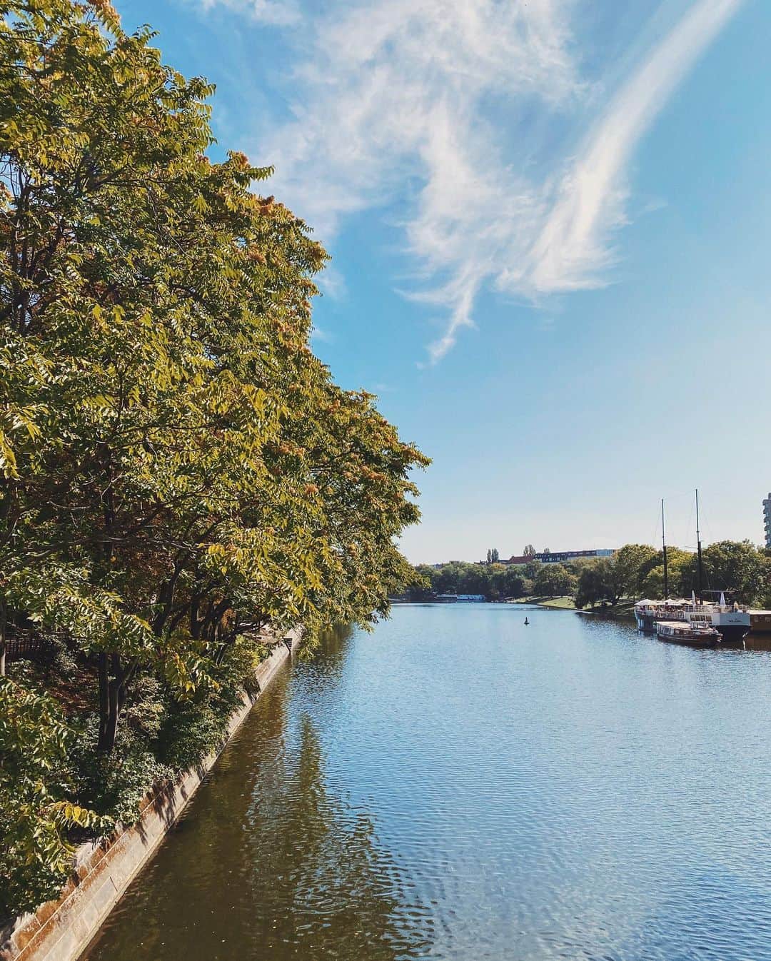 STIL IN BERLINのインスタグラム：「Spent all morning on twitter, so now I’m struggling to write a fun and light caption for this one. However, it’s a really nice day! Enjoy!」