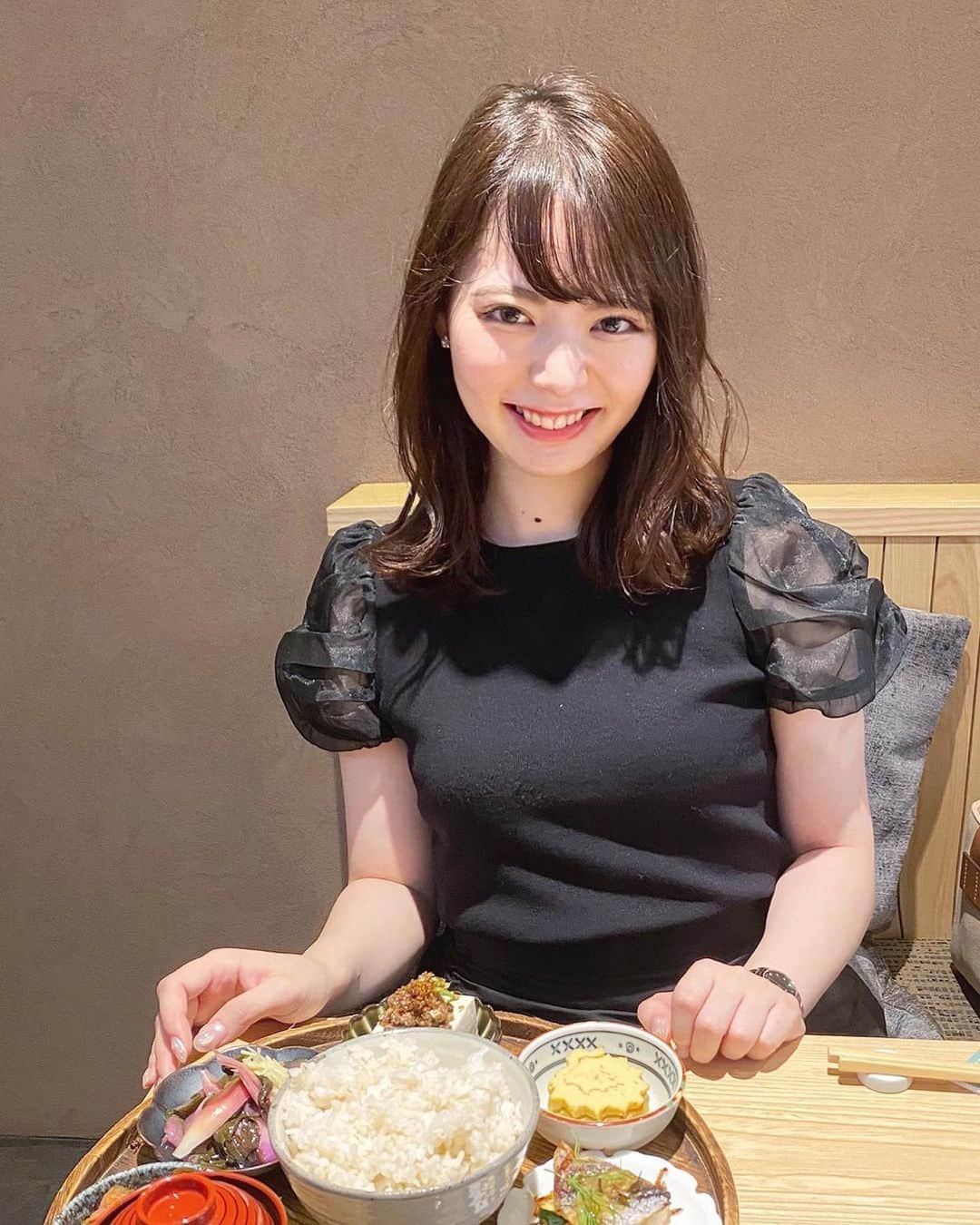林桃絢美のインスタグラム：「・ こんばんは🌠 ・ 先日大学の友人と久々に会うことができて、ご飯に行きました🌟 外食で和食食べるのが久々だったのでとっても新鮮でした！ 美味しかったです☺🌷 ・ 本日も #もなポチ していただけあら嬉しいです🌼 たくさんの応援をいつもありがとうございます！ ・ ・ #日本女子大学コンテスト　#日本女子大学　#ミスコンテスト　 #和食　#日本　#外苑前　#らかん果 #ランチ　 #サロンモデル希望 #サロンモデル東京 #撮影モデル #撮影モデル依頼受付中」