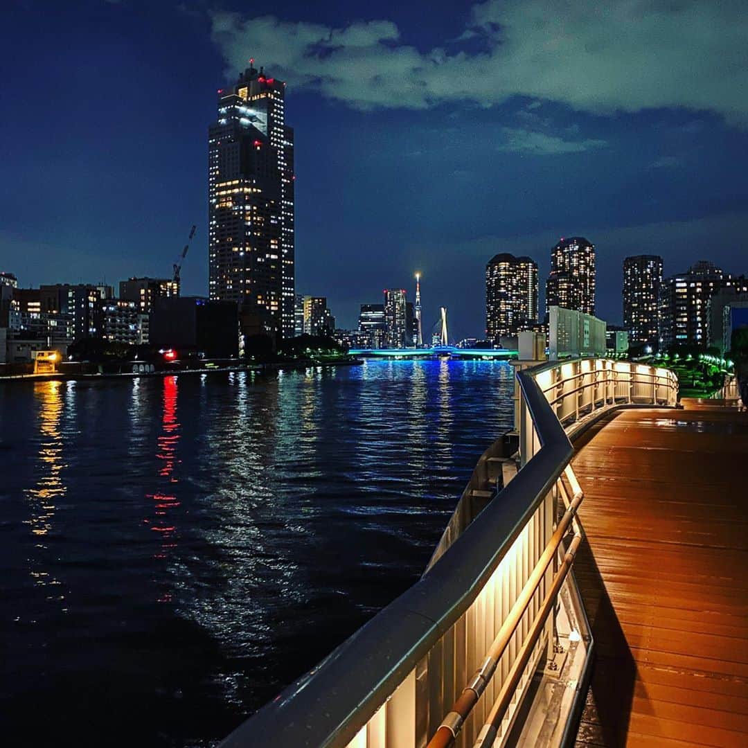 岡田優介のインスタグラム：「東京に帰ってきたなぁって感じ  #今さら #夜散歩 #適当撮り」