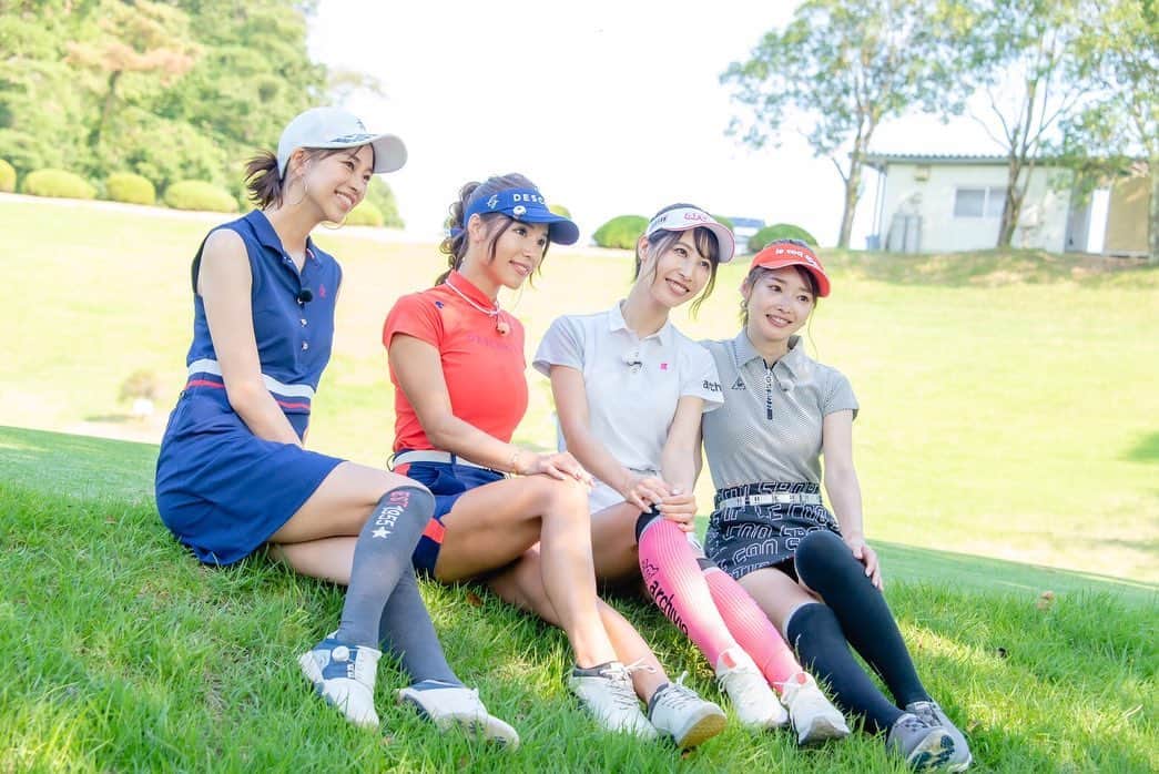 のインスタグラム：「番組でこころさんにレクチャーを受けていた写真です♡ モデルさんって、頭の先から爪先まで意識が向いていて、本当に尊敬です😍  #レクチャー受けました♡ #golf #golfwear #ゴルフ女子 #model #howto #sunnyday」
