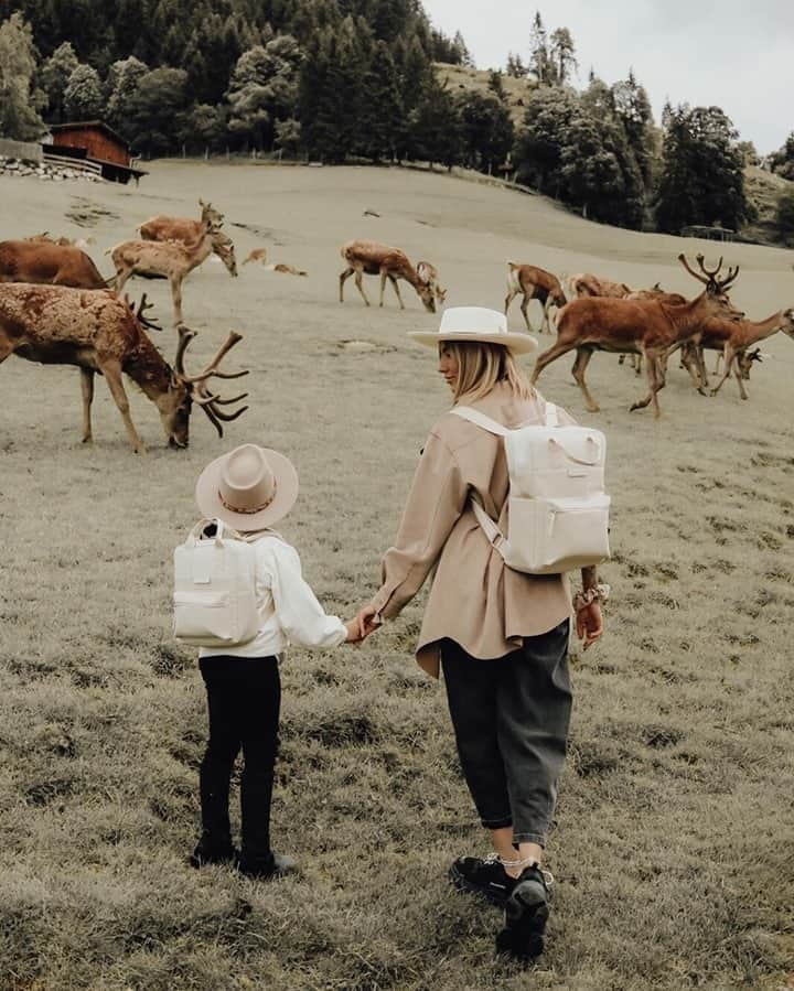 Kapten & Sonさんのインスタグラム写真 - (Kapten & SonInstagram)「'I'll show you the world.' 💚 @nadinesfashionblog's cute partnerlook with her niece wearing our backpack Bergen "Sandstone" in kids and adult size. So adorable! 😍 #bekapten #kaptenandson⁠ .⁠ .⁠ .⁠ #partnerlook #twin #twinlook #kidsbackpacks #inspiration #style #fashion #look #outfit #stylishkids #nature #explore #wildlife」9月20日 20時01分 - kaptenandson