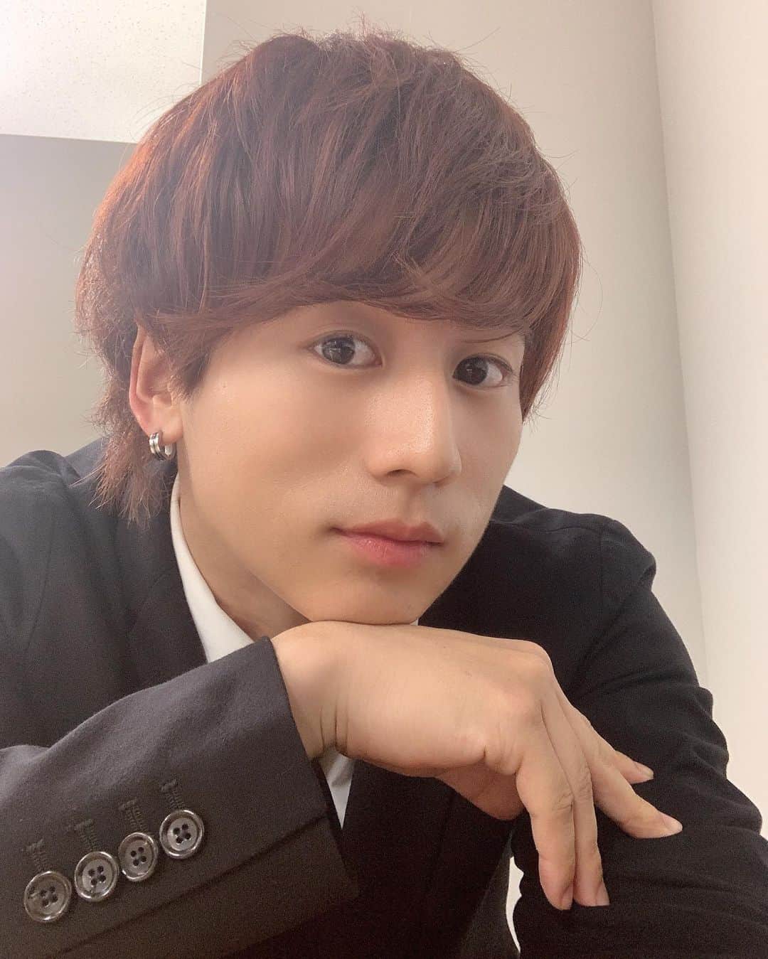 大池瑞樹のインスタグラム：「髪よりも顔よりも指の形が気になる、、、笑  みんなにキュンです😘🥺  #今日もありがとう」