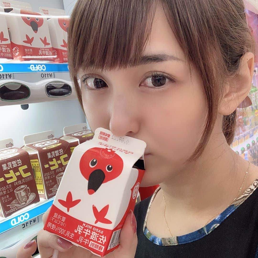 椿姫彩菜さんのインスタグラム写真 - (椿姫彩菜Instagram)「先日最近ハマってる釣りをしに佐渡島まで行ってきましたwww  大きなアジがたーくさん連れたり！イナダが釣れたり！大興奮の釣りライフですた！！  てか佐渡島の釣りおじさんたちが優しすぎてお魚持ってきなってたくさんくれましたw  次はイカ釣りたいんだー🦑🦑🦑  写真は佐渡牛乳とコシヒカリモナカ！ コシヒカリモナカが美味しかったのだ！！  #fishing  #つり  #つりすたぐらむ」9月20日 20時05分 - tsubakiayana