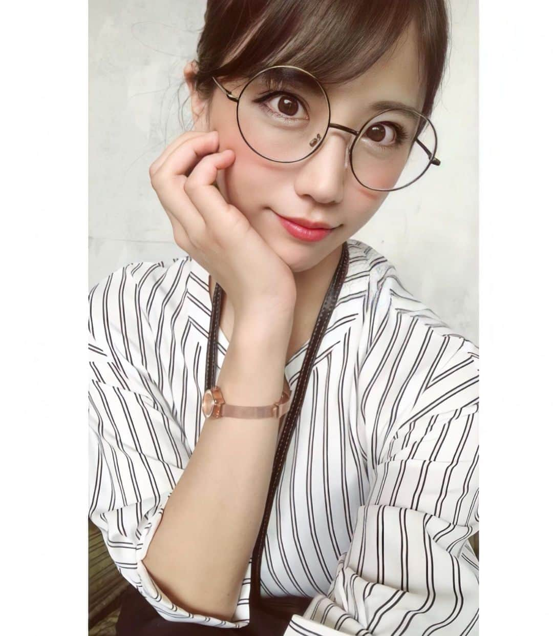 吉田早織さんのインスタグラム写真 - (吉田早織Instagram)「丸メガネコメントありがとうございます👓笑 普段メガネかけないから新鮮💖  寒くなってきたので 銀座カラーの新しいキャンペーンご紹介☺️✨ ﻿ 8ヶ月で6回の予約を取るので、﻿ 8ヶ月後には終わってしまいます(๑•̀ㅁ•́๑)✧﻿ ﻿ 💖月額3000円で全身脱毛﻿ 💖全身脱毛6回のおまとめ予約可能﻿ 💖8ヶ月で全身脱毛卒業﻿ ﻿ @ginzacalla_official﻿ からチェックしてください☺️💕 ﻿ ﻿ #銀座カラー　#脱毛　# #全身脱毛　#顔脱毛　#callaPR #PR #サロン#美肌#美白#返金保証#エステ#脱毛サロン#followme#followmefollowback#美容好きな人と繋がりたい  #美白#美肌﻿  #化粧水 #ローション #美容液 #保湿 #アンチエイジング #アンチエイジング化粧品 #コスメ好きさんと繋がりたい#美容#美容好きな人と繋がりたい #インフルエンサー#follow#followme#cosmetics #skincare﻿#followforfollowback」9月20日 20時16分 - saoriyoshida034