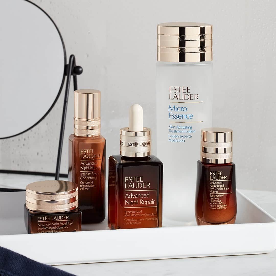 のインスタグラム：「Ready for your close-up? Radiant skin is yours with these #skincare favorites: ✨ NEW #AdvancedNightRepair  ✨ #AdvancedNightRepair Intense Reset Concentrate ✨ #AdvancedNightRepair Eye Concentrate Matrix ✨ #AdvancedNightRepair Eye Supercharged Complex ✨ #MicroEssence Skin Activating Treatment Lotion  What #EsteeEssentials do you have on your vanity?」