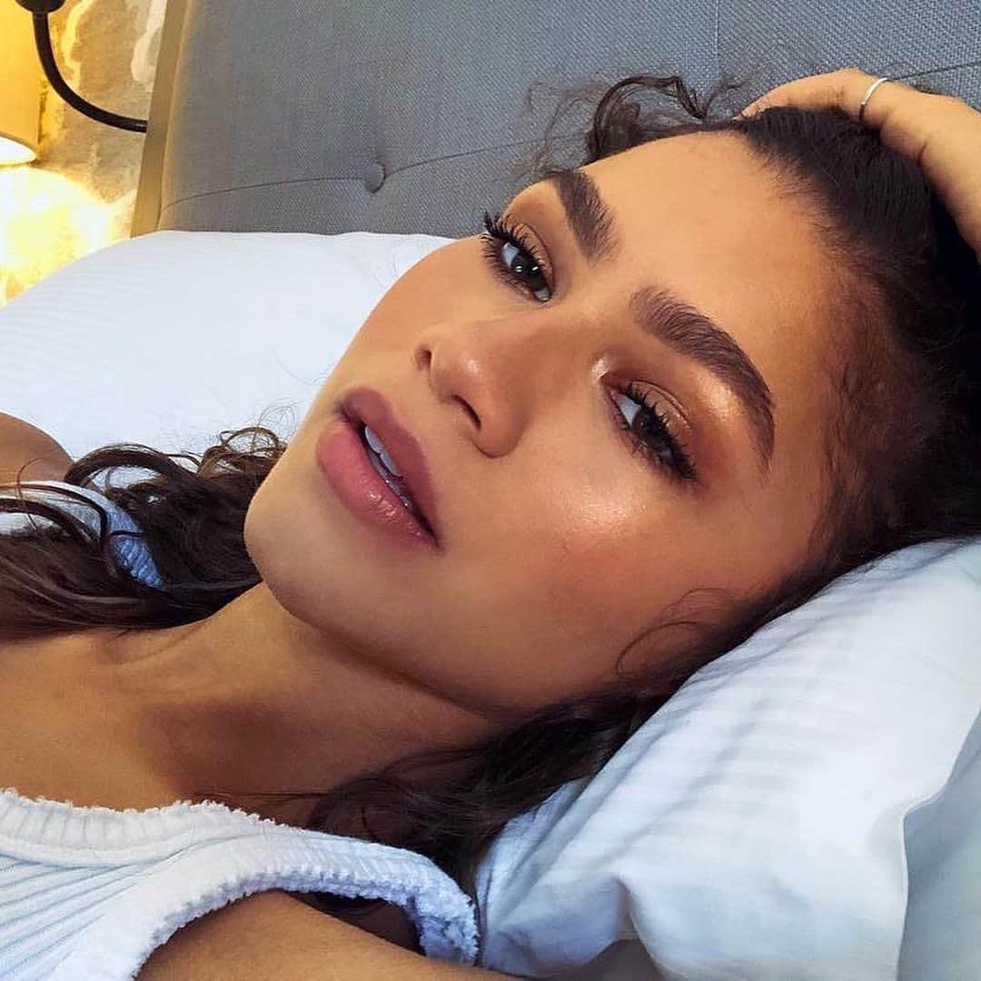 E! Onlineさんのインスタグラム写真 - (E! OnlineInstagram)「Zendaya's eyebrows deserve an award for Best Supporting Feature. She won't be on the red carpet at the #Emmys this year, but we know she can serve LOOKS from home. (📷: Instagram)」9月21日 6時01分 - enews